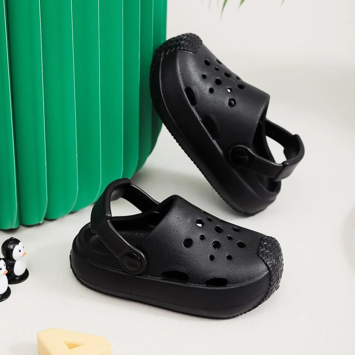Little Kids Clogs Toddler Girls Boys Sandals Cute Garden Clogs Water Shoes Slip on Beach Pool Slides Slippers