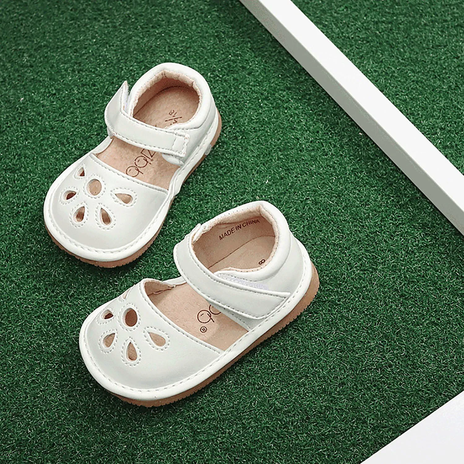 UBELLA Toddler Sandals Squeaky Shoes Flower Punch Mary Jane Toddler Girl Flats (Removable Squeakers)