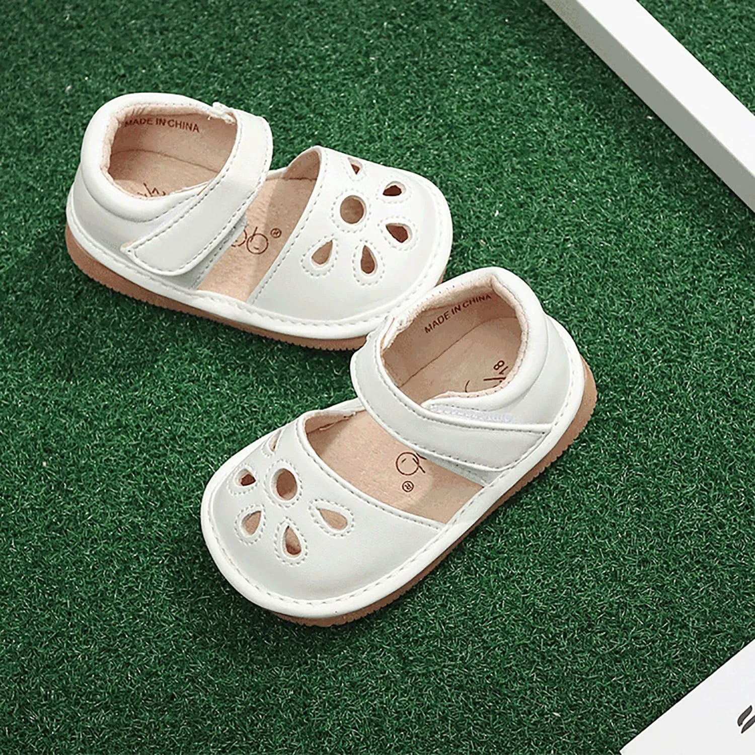 UBELLA Toddler Sandals Squeaky Shoes Flower Punch Mary Jane Toddler Girl Flats (Removable Squeakers)